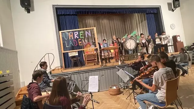 Musical Uhren Bild Bühne